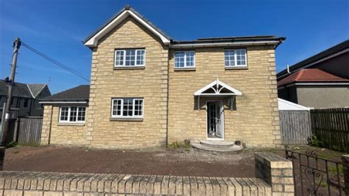 Are 4 bedroom houses worth more than 3?