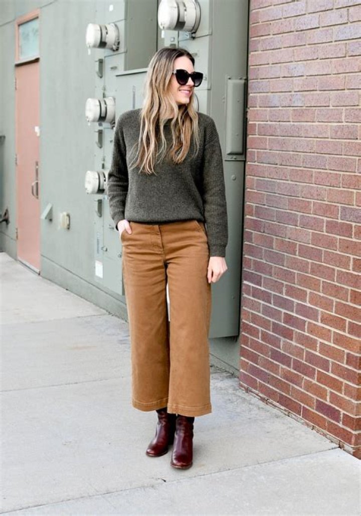 Are cropped pants in style?