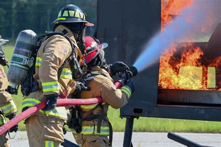 Are Paris firefighters military?