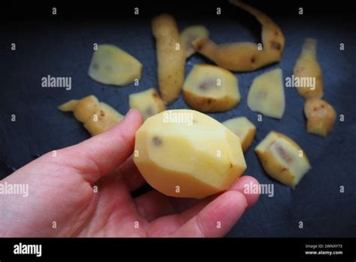 Are peeled potatoes that turn black edible?