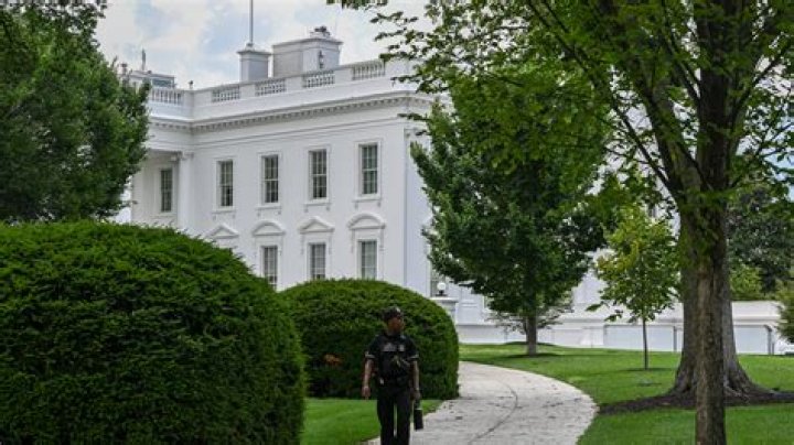Are there hidden rooms in the White House?