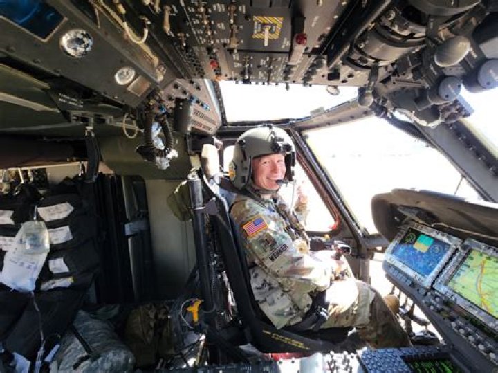 Can a warrant officer be a pilot?