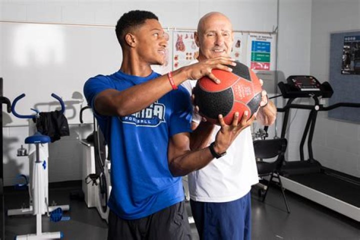 Can an athletic trainer work independently?