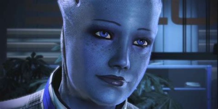 Can I romance both Liara and Ashley in Mass Effect 3?