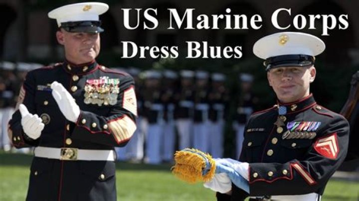 Can Marines wear dress blue Bravos in public?