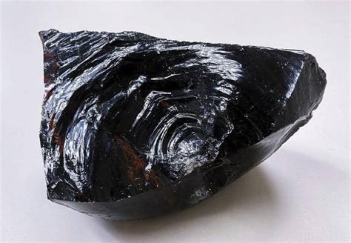 Can obsidian cut atoms?