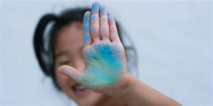 Can two right-handed parents have a left-handed child?