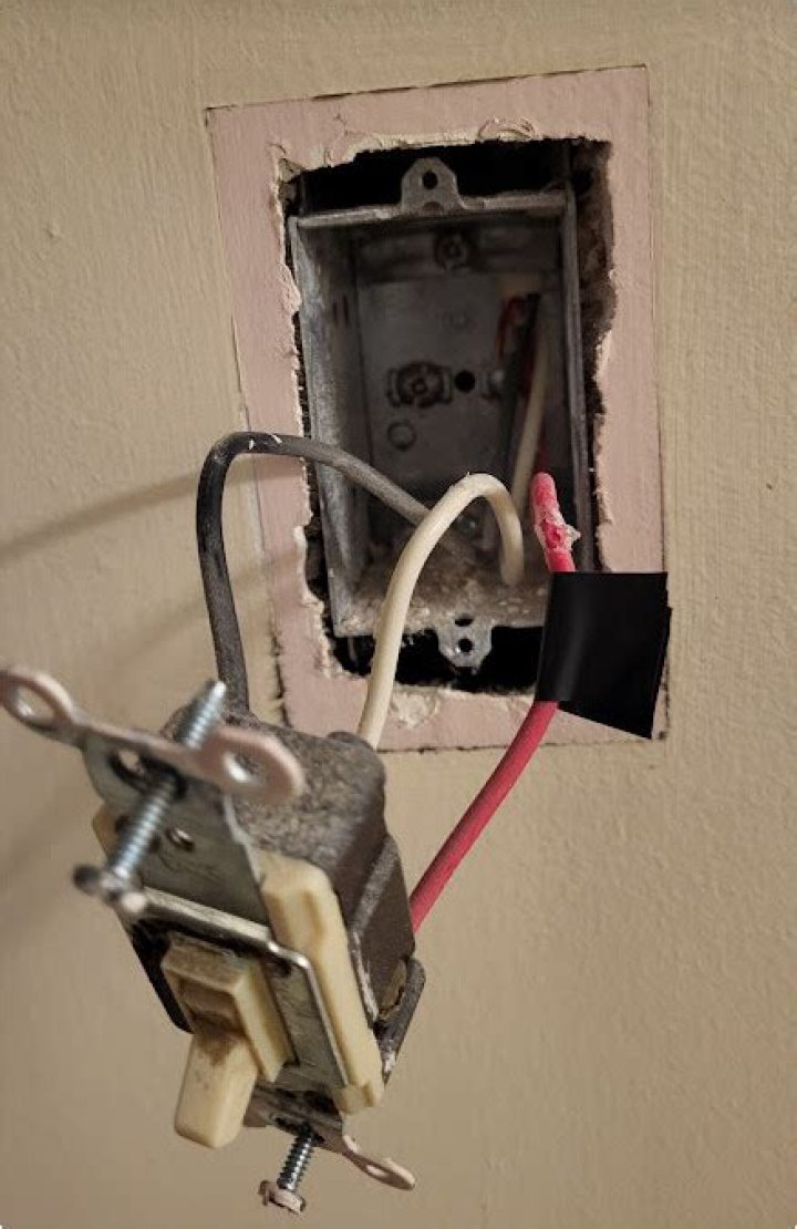 Can wiring a light switch wrong cause a fire?