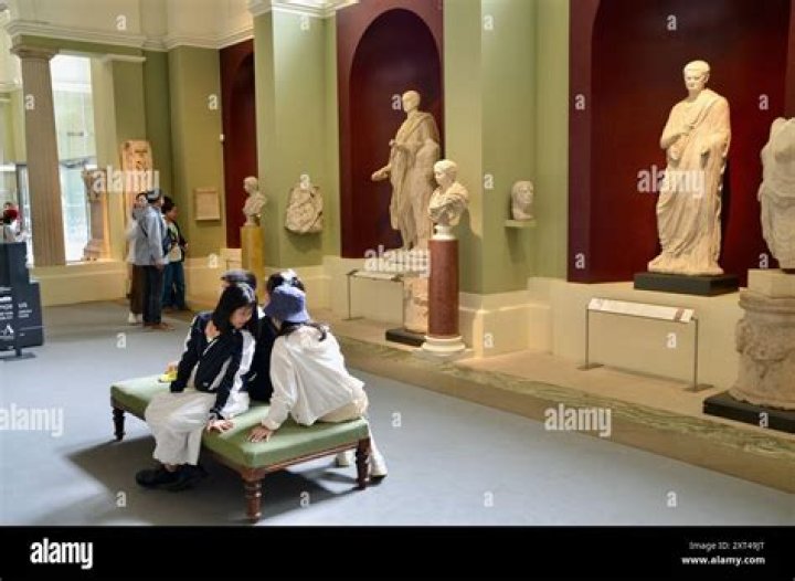Can you visit the Ashmolean Museum?