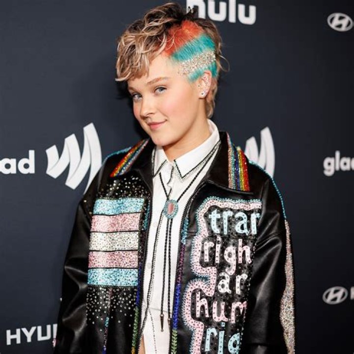 Did JoJo Siwa get a pixie cut?