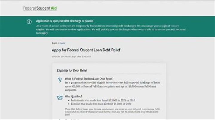 Do student loans show on your credit report while in school?