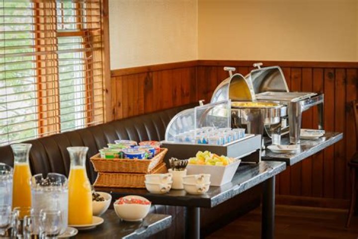 Do you tip for complimentary breakfast?