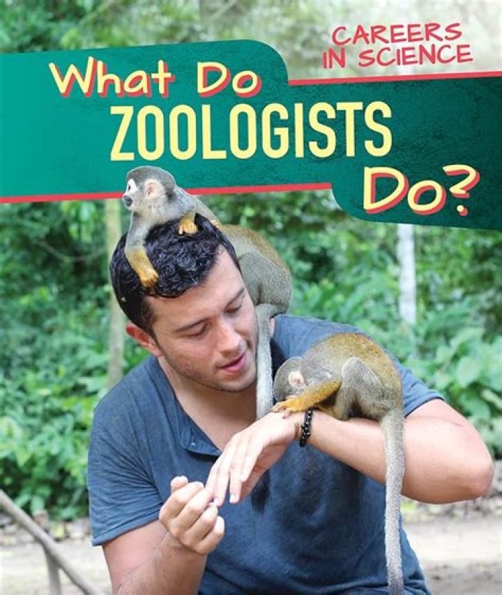 Do zoologists work in zoos?