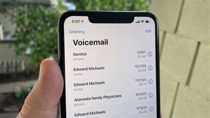 Does voicemail go through if you hang up?