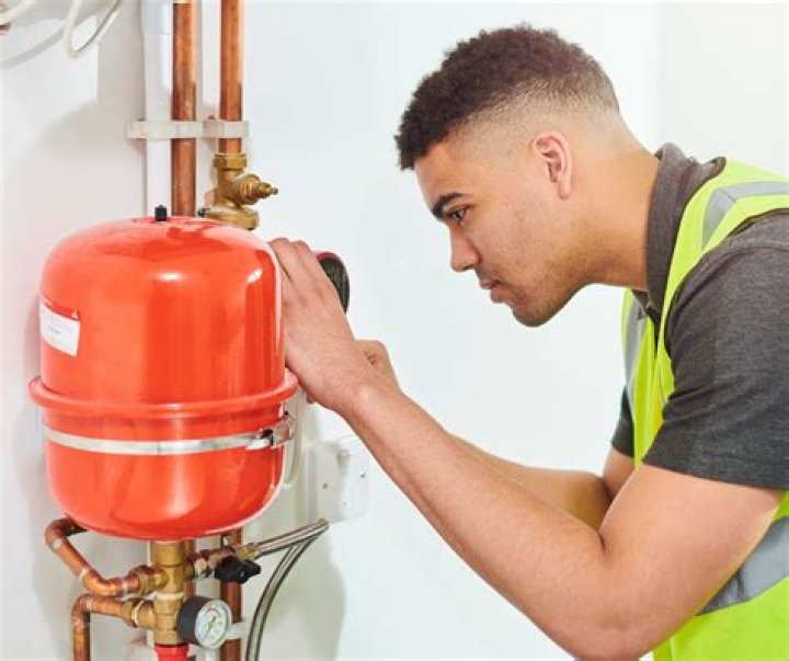 How do I become a heating engineer UK?