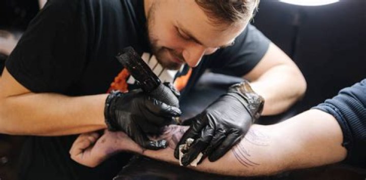 How do most tattoo artist get paid?