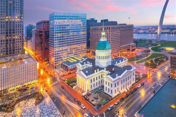 How do people in Missouri make a living?