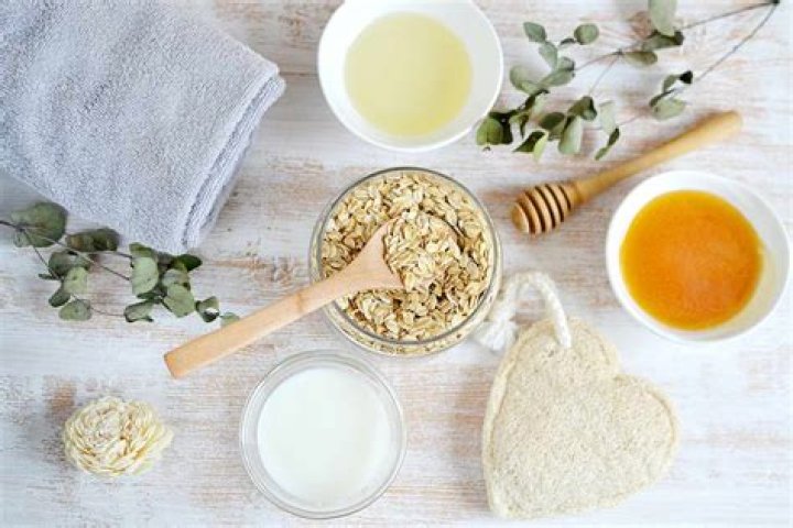 How do you make an oatmeal bath for eczema?