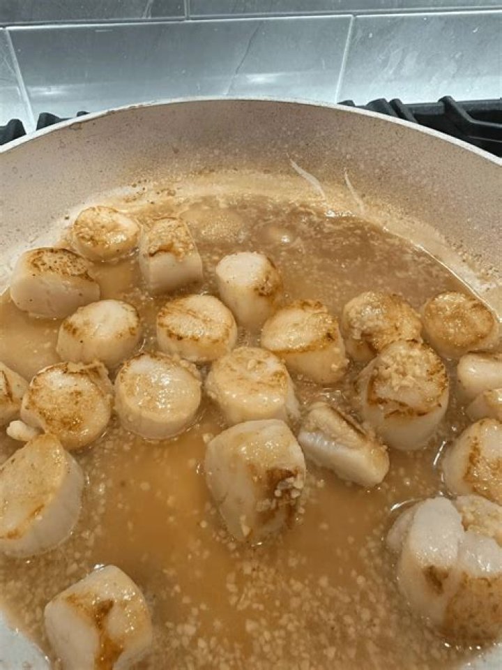 How long does it take to pan fry scallops?