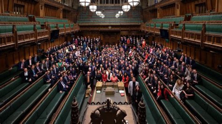 How many hours do members of Parliament work?