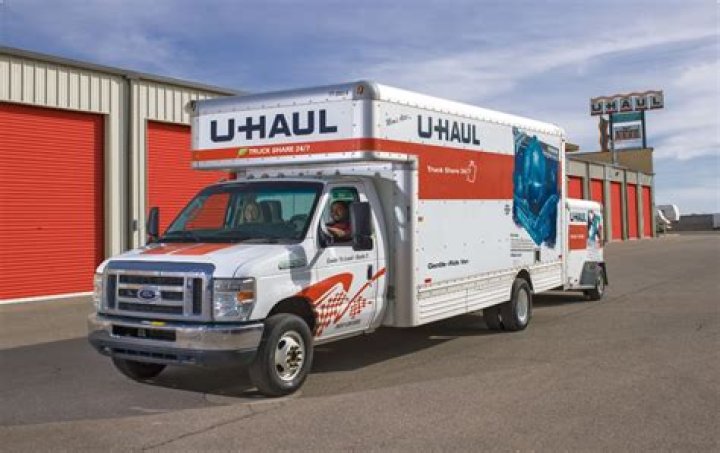 How much do uhaul reservation managers make?