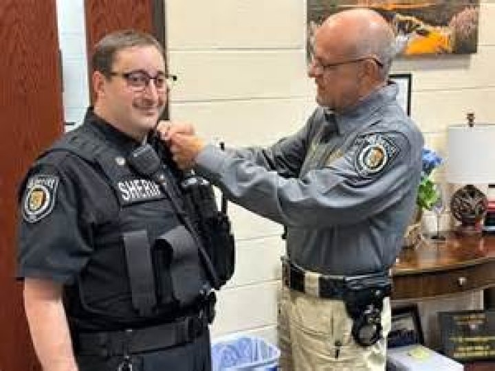 How much does a detention deputy make?