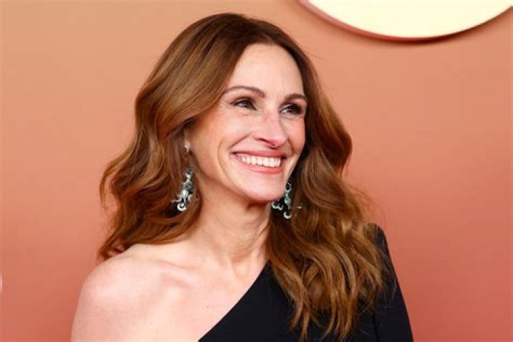 How much is Julia Roberts net worth?