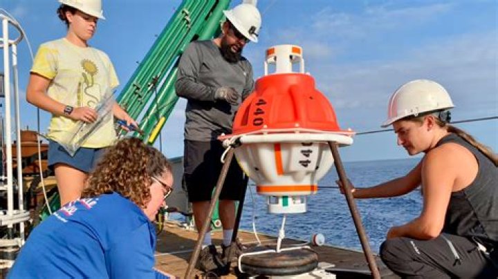 How much money do oceanographers make per year?