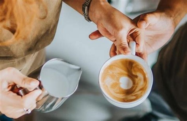 How much tips do baristas make?