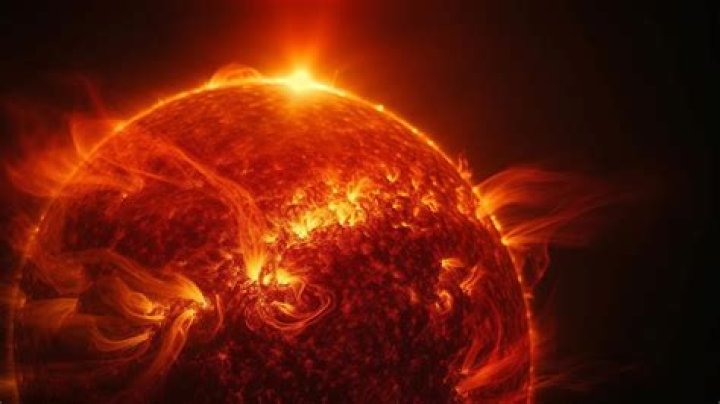 Is daybreak or solar eruption better for Moon Lord?