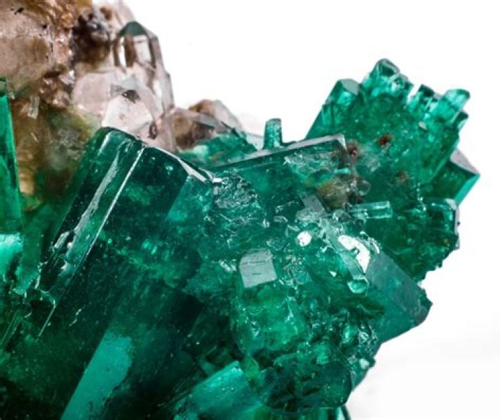 Is emerald a crystal?