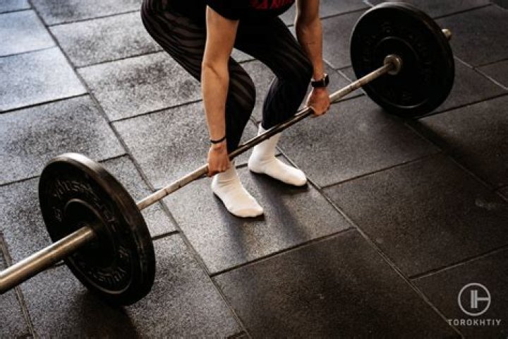 Is it harder to deadlift barefoot?