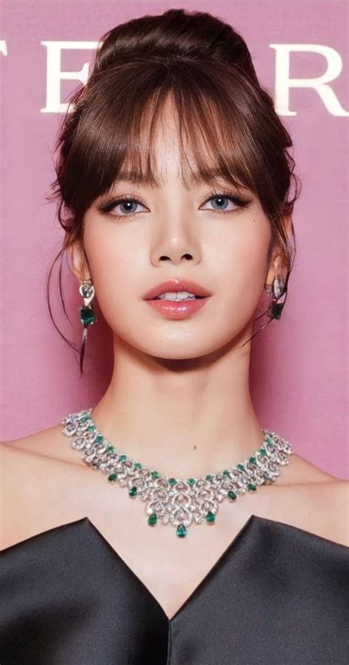 Is Lisa back in Korea?