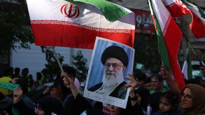 Is Rey snoke's granddaughter?