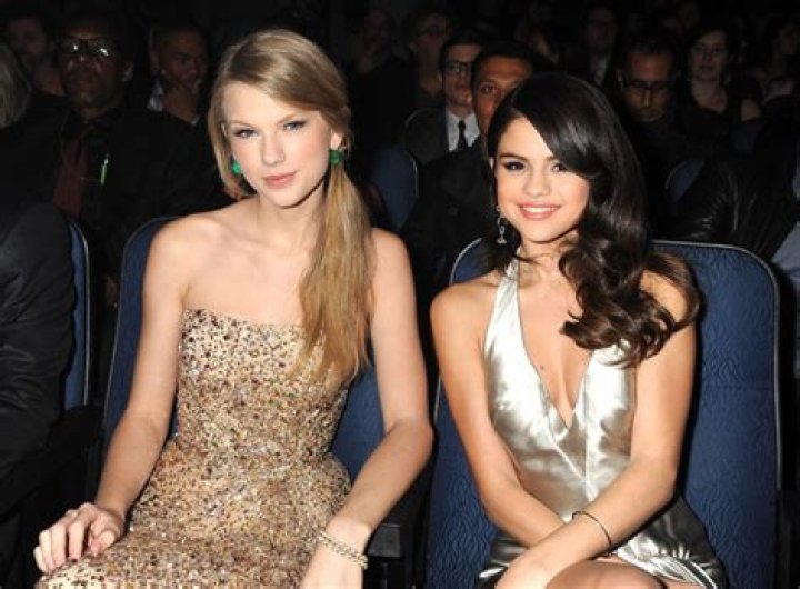 Is Selena Gomez friends with Francia?