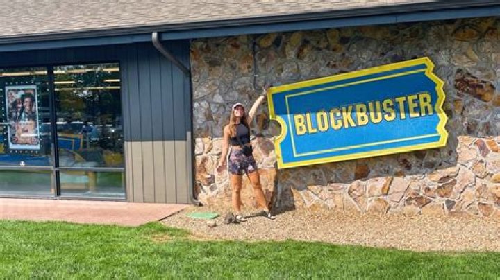 Is there a Blockbuster Still Open 2021?