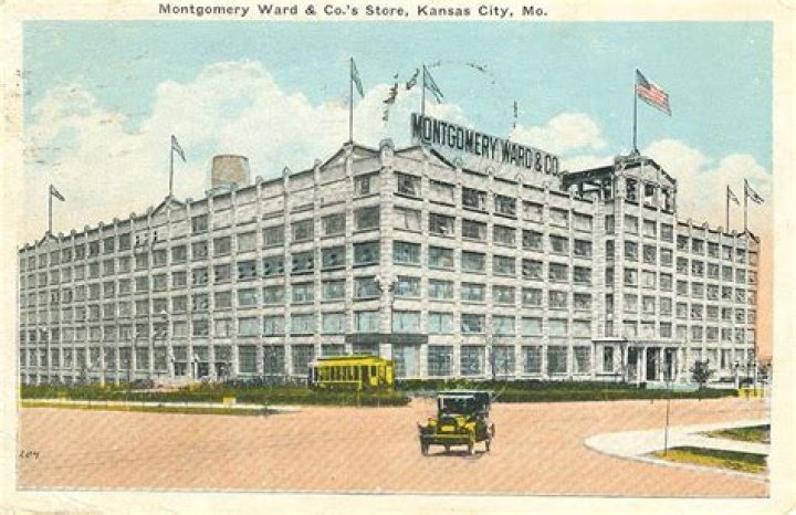 What company was built off of the model of Montgomery Ward?