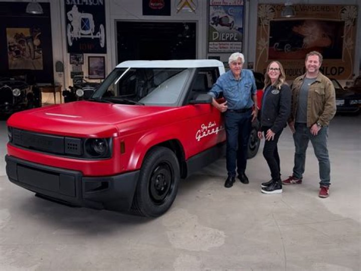 What kind of car does Jay Lenos wife drive?