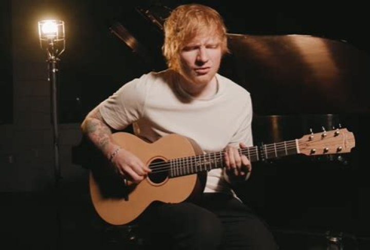 What size guitar does Ed Sheeran use?