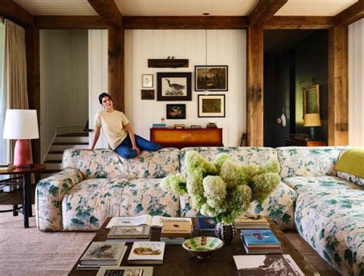 Where is Kendall Roy's apartment?