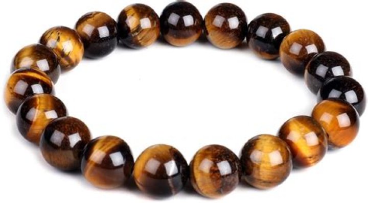 Who can wear tiger eye bracelet?