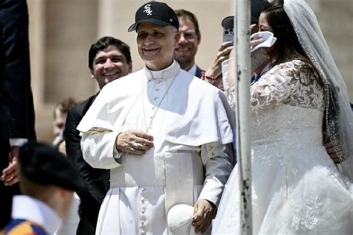 Who can wear white to meet the Pope?