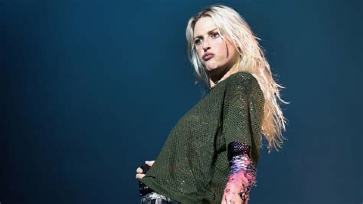 Who is lead vocalist in TXT?